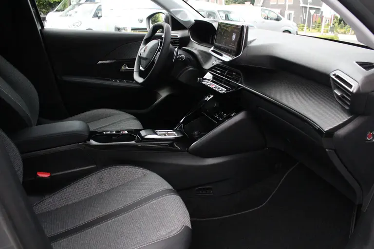 Peugeot 208 Allure 1.2 Hybrid 100PK e-DCS6 Automaat Navigatie, Achteruitrijcamera, Stoelverwarming, Adaptieve Cruise Control afbeelding 19