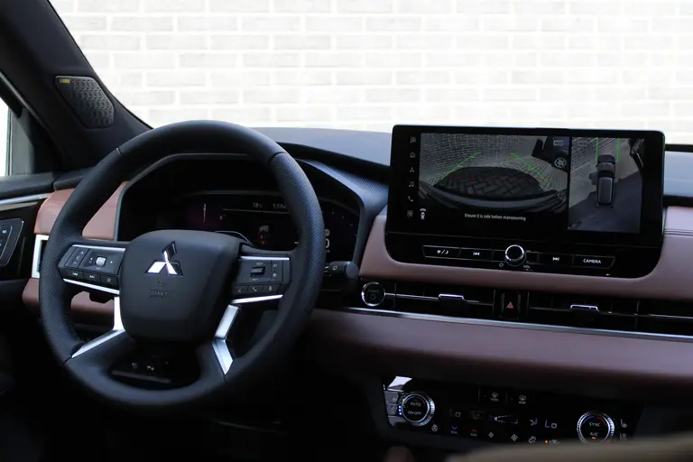 Mitsubishi Outlander 2.4 PHEV Instyle+ Lederen interieur, Elek.glazen panoramadak, Massage stoelen, 20" LM velgen, afbeelding 19