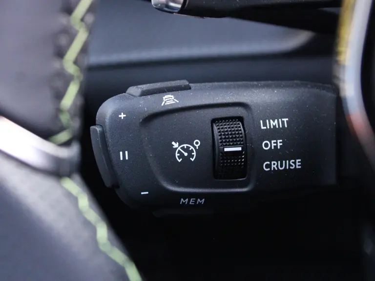 Peugeot 2008 1.2 PureTech 130PK GT EAT8 Automaat Alcantara Leder, Navigatie, Stoelverwarming & Massage, 360 Camera, Keyless afbeelding 24
