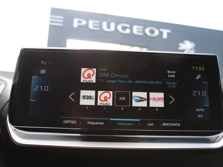 Peugeot e-2008 EV GT 50 kWh Navigatie, Lichtmetalen velgen 18 inch, Keyless Entry, Dodehoek detectie afbeelding 26