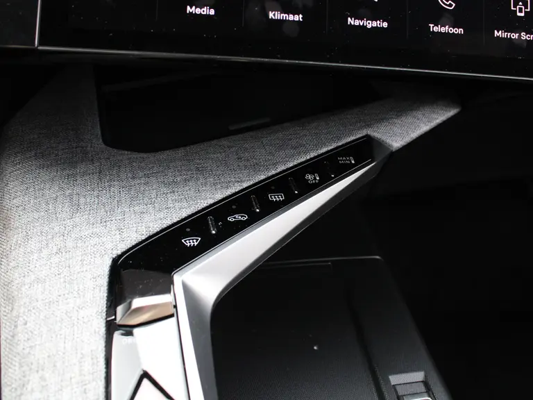 Peugeot 3008 GT 1.2 Hybrid 136PK e-DCS6 Automaat Navigatie, Rondomzichtcamera, Stoel & Stuurverwarming, Elektrische Achterklep, Alcantara afbeelding 36