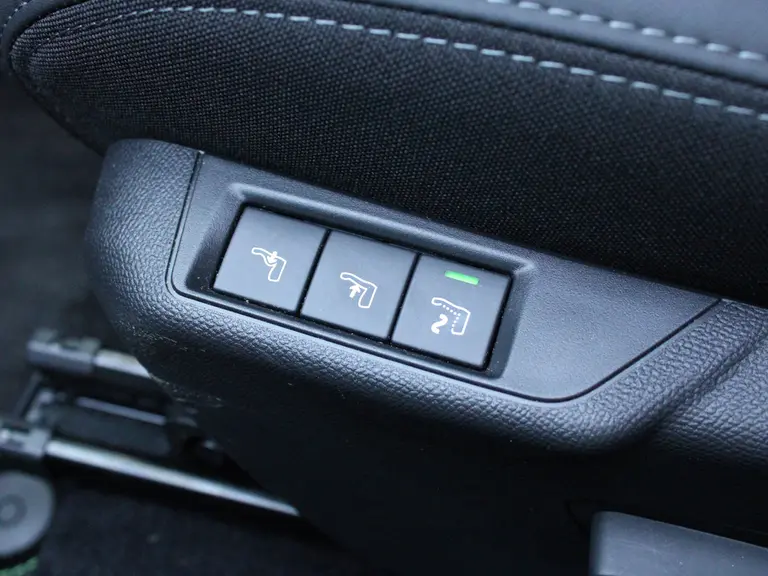 Peugeot 2008 1.2 PureTech 130PK GT EAT8 Automaat Alcantara Leder, Navigatie, Stoelverwarming & Massage, 360 Camera, Keyless afbeelding 17