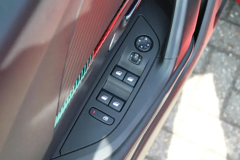 Peugeot 2008 1.2 PureTech Allure Automaat, Trekhaak, Airco, Navigatie, Applecarpl./Andr. Auto afbeelding 12