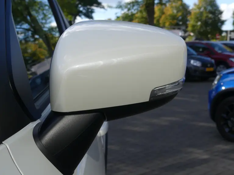 Suzuki Ignis 1.2 Smart Hybrid Style Navigatie, Achteruitrijcamera, Cruise Control afbeelding 25