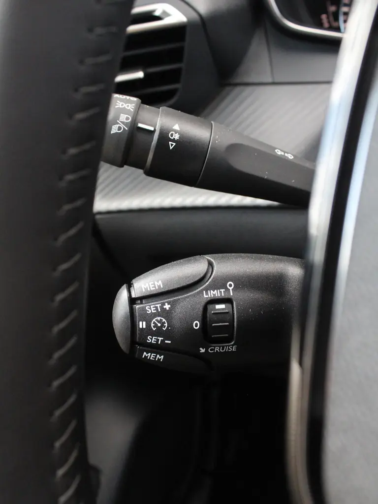 Peugeot 208 1.2 PureTech 75 Style afbeelding 14