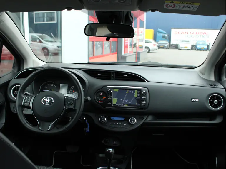 Toyota Yaris 1.5 Hybrid Y20 Automaat Trekhaak, Parkeercamera, Climate control, Cruise control, Lichtmetalen velgen afbeelding 6