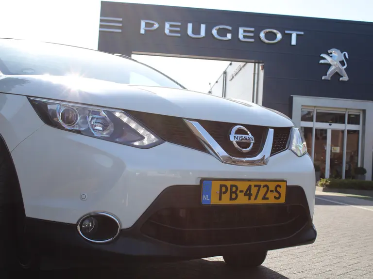 Nissan QASHQAI 1.6 164PK N-Connecta Navigatie, Camera en parkeerhulp rondom, Cruise Controle, Trekhaak. Keyless afbeelding 3