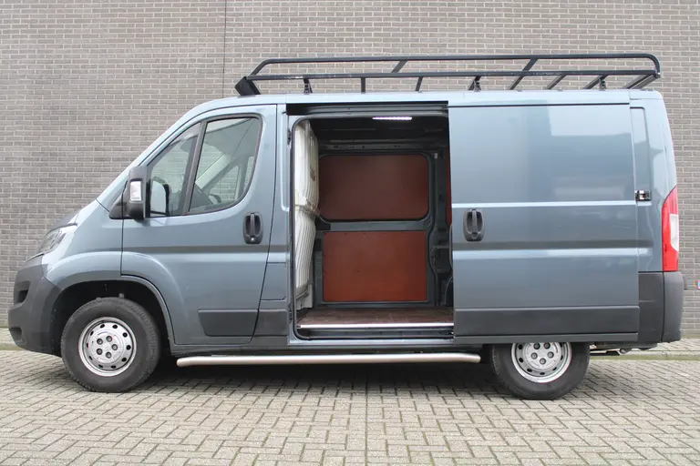 Citroën Jumper 30 2.2 BlueHDi 140 L1H1 Control Economy Climate control, Trekhaak, Navigatie, Camera, Bluetooth handsfree, Imperiaal, Sidebars, afbeelding 3
