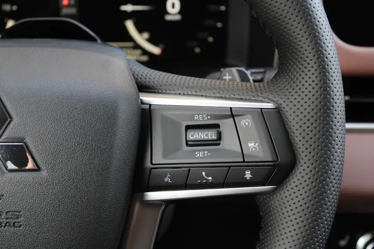 Mitsubishi Outlander 2.4 PHEV Instyle+ Lederen interieur, Elek.glazen panoramadak, Massage stoelen, 20" LM velgen, afbeelding 17