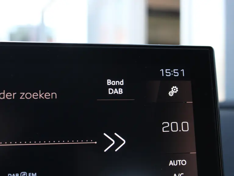 Peugeot 3008 GT 1.2 PureTech 130PK EAT8 Automaat Navigatie, Achteruitrijcamera, Keyless, Stoelverwarming, Elektrische Kofferbak afbeelding 26