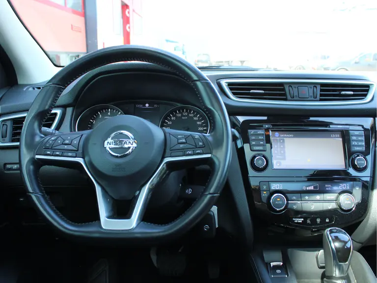 Nissan QASHQAI 1.2 N-Connecta Trekhaak, Panoramadak, Cruise control, Climate control, Parkeercamera afbeelding 11
