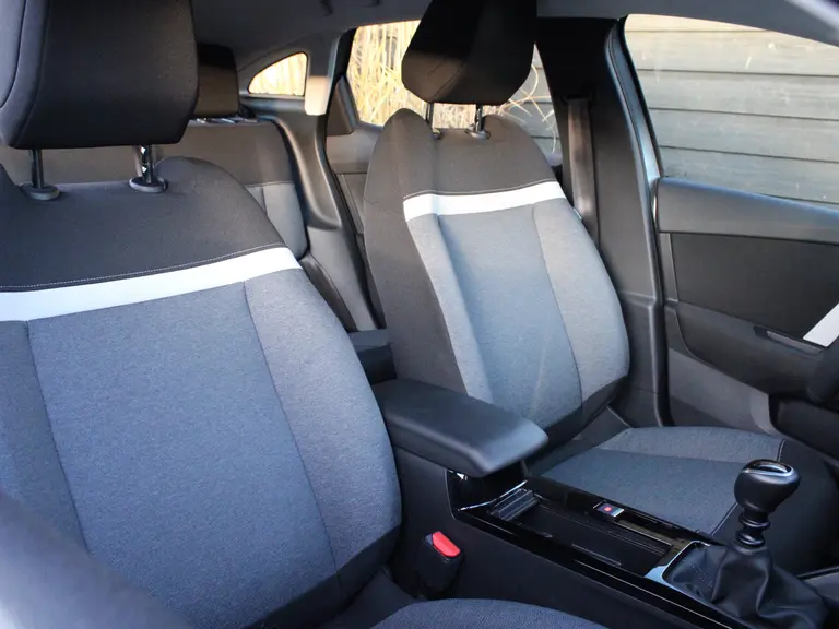Citroën C4 1.2 Puretech 100PK Feel Navigatie, Parkeersensoren Achter, Cruise Control, Climate Control, Led Koplampen afbeelding 11