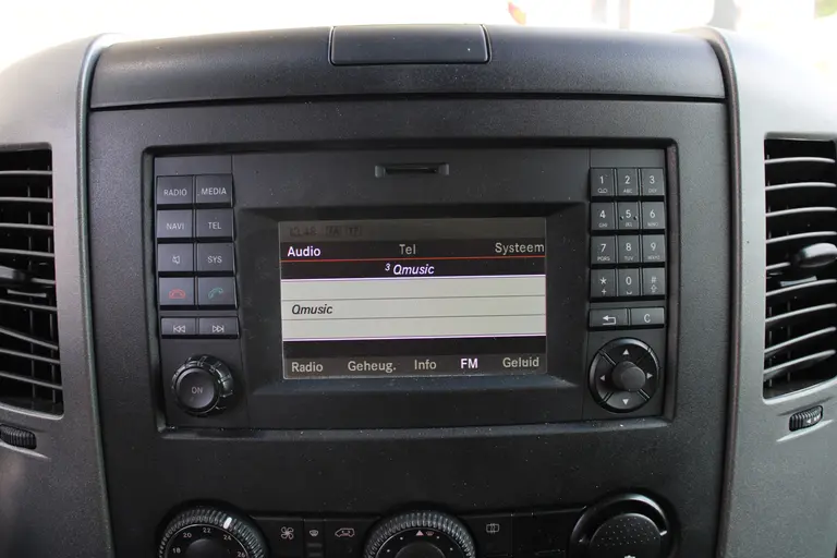 Volkswagen Crafter 46 2.0 TDI Bakwagen met Laadklep, 19m3 Airco, Achteruitrijcamera, Trekhaak afbeelding 9