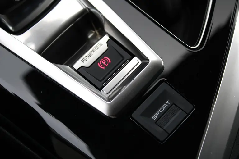 Peugeot 3008 1.2 PureTech Allure Automaat, Trekhaak, Navigatie, CruiseControl, Applecarpl./Andr. Auto afbeelding 30