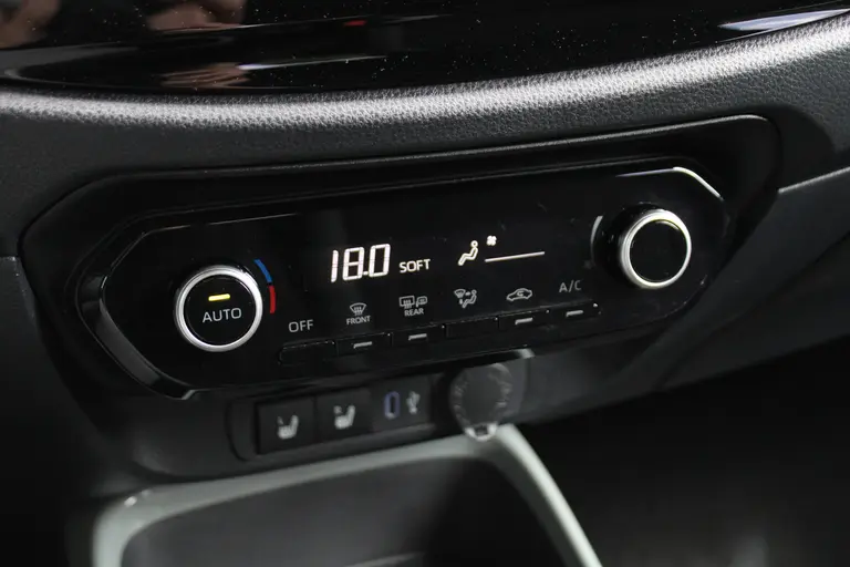 Toyota Aygo X 1.0 VVT-i S-CVT Pulse Automaat Achteruitrijcamera, Parkeersensoren Voor en Achter, Cruise Control Adaptief, Stoelverwarming afbeelding 22