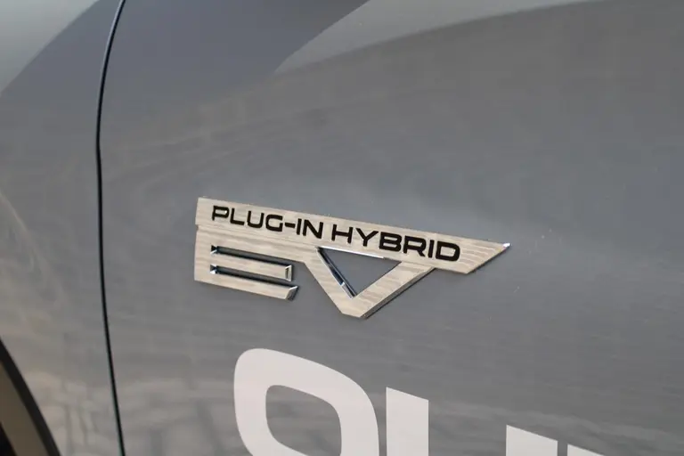 Mitsubishi Outlander 2.4 PHEV Instyle+ Lederen interieur, Elek.glazen panoramadak, Massage stoelen, 20" LM velgen, Trekgewicht 1.600 KG. afbeelding 16