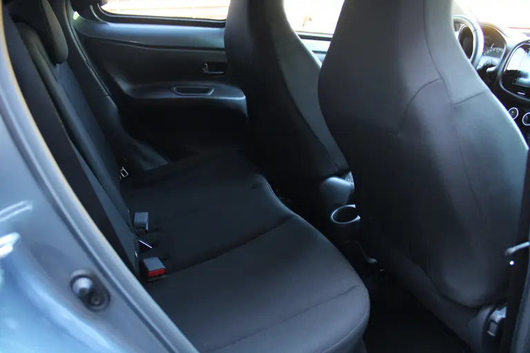 Toyota Aygo X 1.0 VVT-i S-CVT Pulse Achteruitrijcamera, Bluetooth, Cruise Control Adaptief, Apple Carplay/Android Auto afbeelding 18