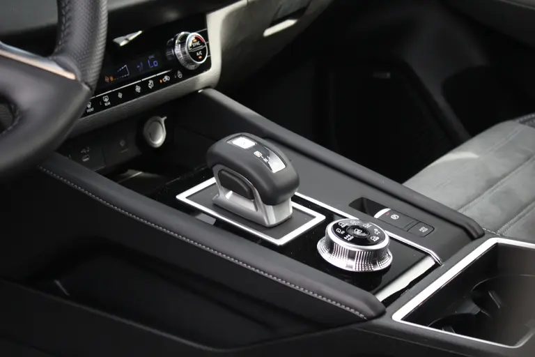 Mitsubishi Outlander 2.4 PHEV First Edition 20" LM velgen, Stuur+stoelverwarming, Standkachel, Premium audio, PDC V+A, afbeelding 10
