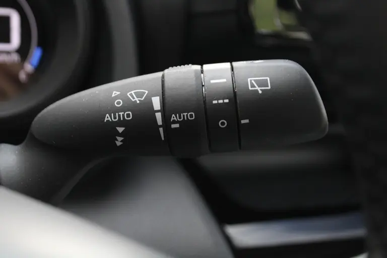 Toyota Yaris Cross 1.5 Hybrid Achteruitrijcamera, Bluetooth, Cruise Control Adaptief, Climate Control afbeelding 32