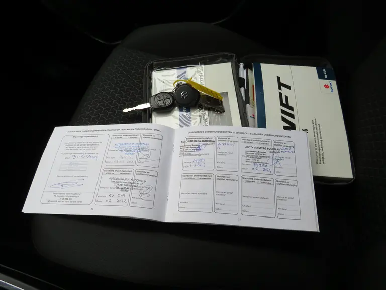Suzuki Swift 1.2 Select, 17 inch LM-Velgen, Camera, Dealer onderhouden met Applecarplay/Androidauto afbeelding 26