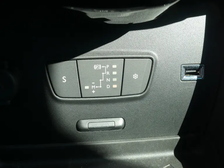 Citroën C3 Aircross 1.2 PureTech S&S Shine 110pk Automaat Trekhaak Schuifkantel dak, All Season banden afbeelding 22