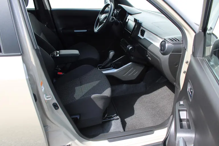 Suzuki Ignis 1.2 Smart Hybrid Style, Automaat , Parkeersensoren, Cruise-Control en ORG NL Auto!! afbeelding 14