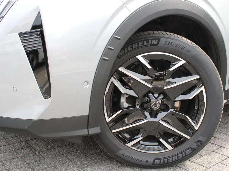 Peugeot 3008 GT 1.2 Hybrid 136PK e-DCS6 Automaat Navigatie, Rondomzichtcamera, Stoel & Stuurverwarming, Elektrische Achterklep, Alcantara afbeelding 2