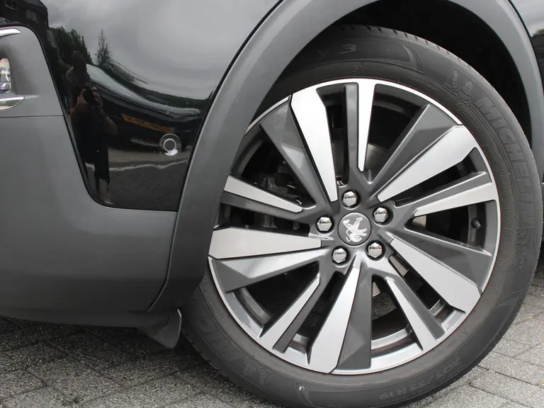 Peugeot 3008 GT Line 1.6 PureTech 180PK EAT8 Automaat Navigatie, Keyless, Achteruitrijcamera, Panoramadak, Elektrische Kofferbak afbeelding 2