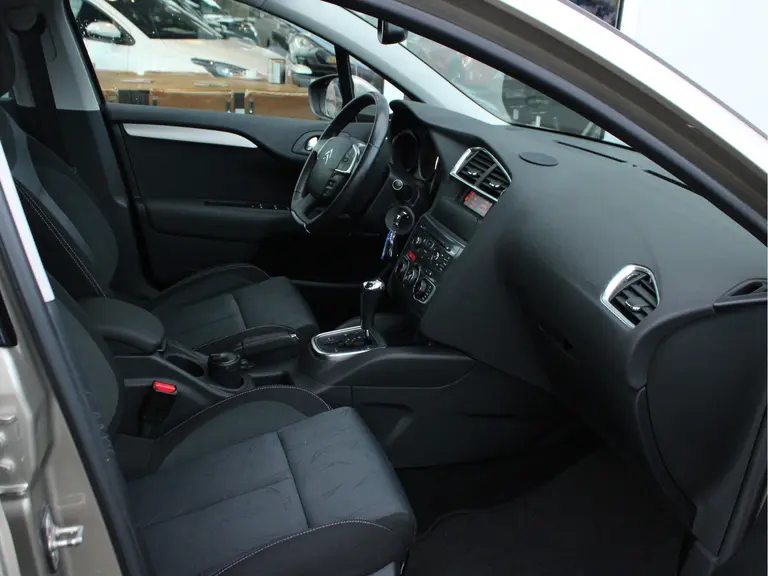 Citroën C4 1.6 VTi Tendance Automaat Trekhaak, Cruise en Climate Control, Dimmende Binnenspiegel afbeelding 30