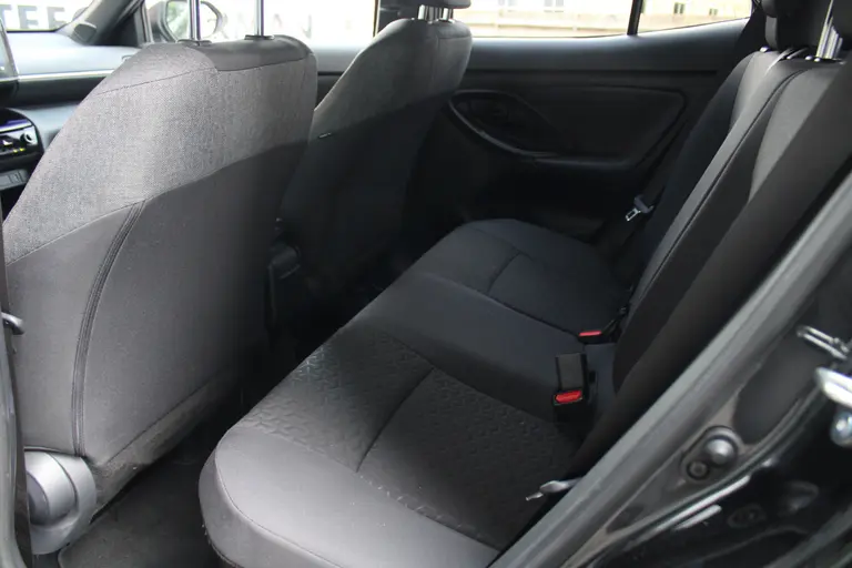 Toyota Yaris Cross 1.5 Hybrid Dynamic Navigatie, Achteruitrijcamera, Climate Control, Bluetooth afbeelding 17