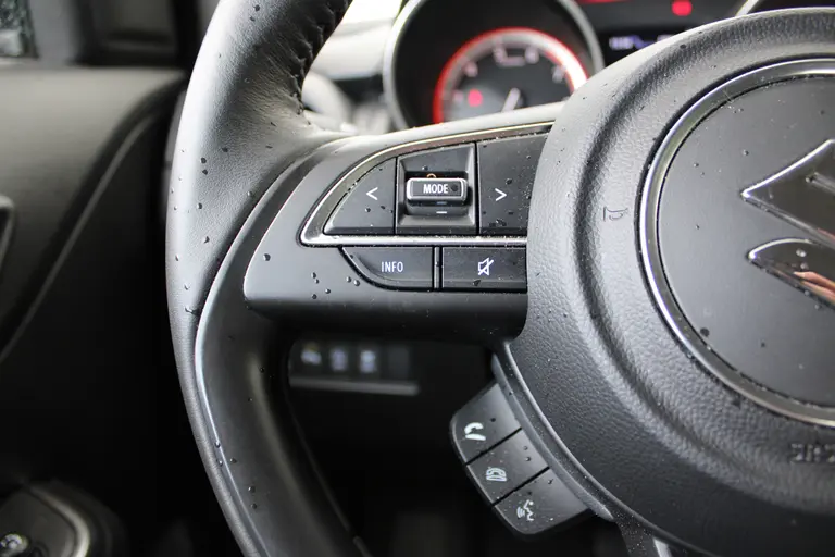 Suzuki Swift 1.2 Style Smart Hybrid, Automaat, Parkeersensoren Cruise-Control, Achteruitrijcamera en Navigatie! 23950 afbeelding 20