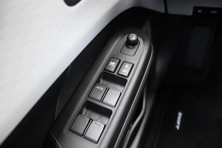 Suzuki Swift 1.2 Comfort Smart Hybrid NIEUW MET 6 JAAR GARANTIE! Navigatie, Achteruitrijcamera, Parkeersensoren Achter, Cruise Control Adaptief afbeelding 29
