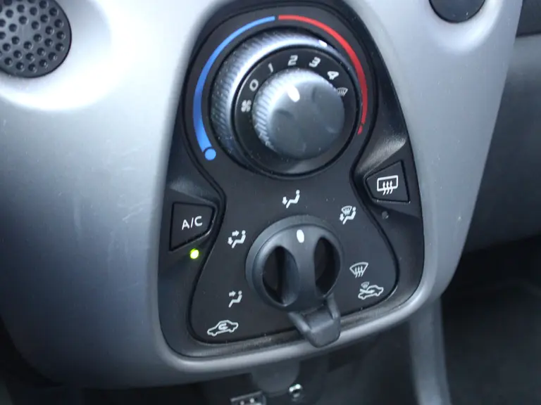 Peugeot 108 1.0 e-VTi 72PK Active 5DRS Airco, Extra getint glas, Bluetooth, LED Dagrijverlichting, Audio, Mistlampen voor afbeelding 9