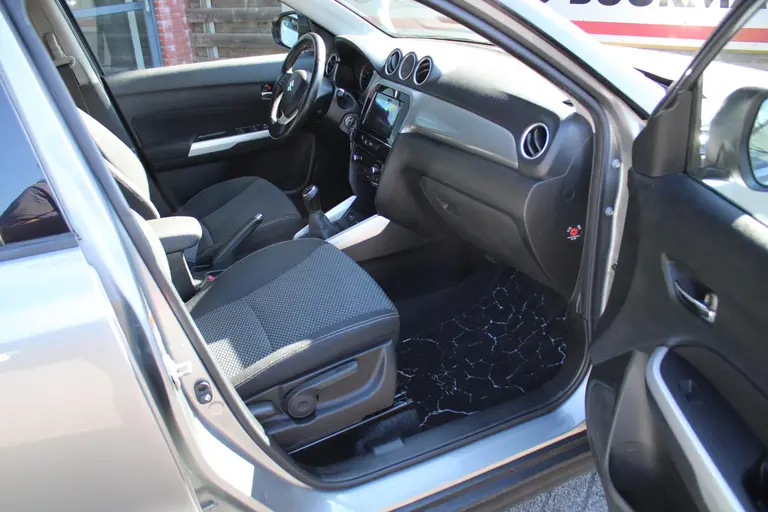 Suzuki Vitara 1.6 Rhino 1e eigenaar, Trekhaak, Nieuwe 17 inch! afbeelding 14