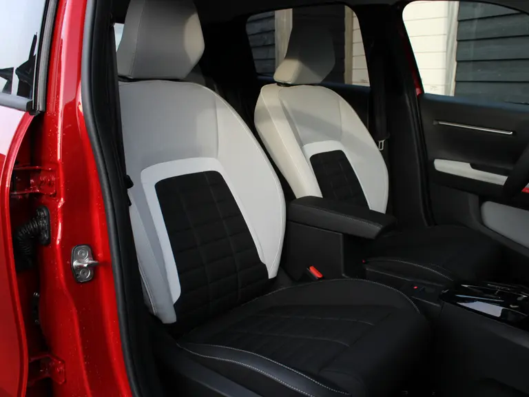 Citroën ë-C3 Max 44 kWh Boordlader 3 fasen, Navigatie, Achteruitrijcamera, Climate Control, Cruise Control, Draadloze Telefoonlader afbeelding 36