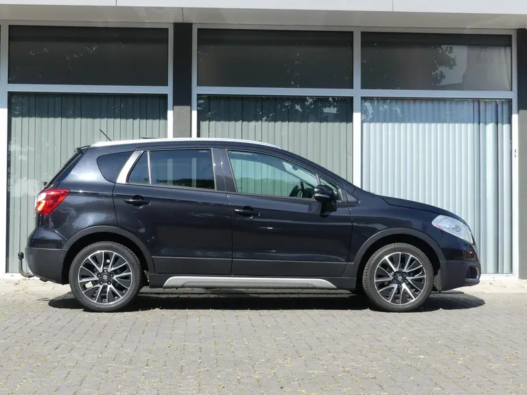 Suzuki S-Cross 1.6 High Executive Trekhaak, Schuif/Kantel Dak, All Season Banden afbeelding 2