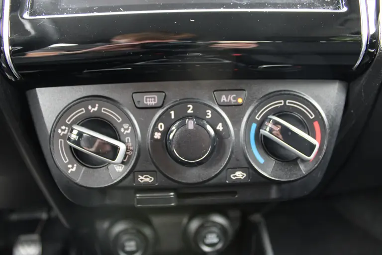 Suzuki Swift 1.2 Select Smart Hybrid 1e eigenaar en Dealer onderhouden! afbeelding 21