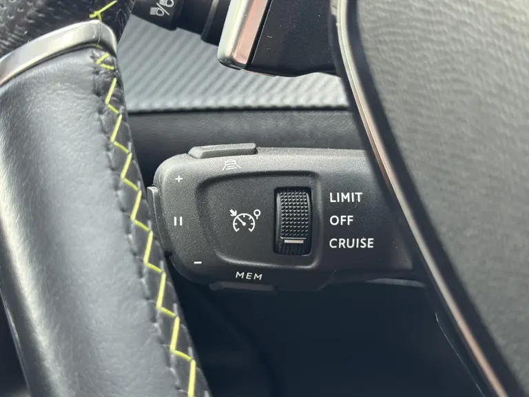 Peugeot 2008 GT 1.2 PureTech 130PK EAT8 Automaat Navigatie, Keyless, Rondomzichtcamera, Adaptieve Cruise Control, Draadloze Telefoonlader afbeelding 22