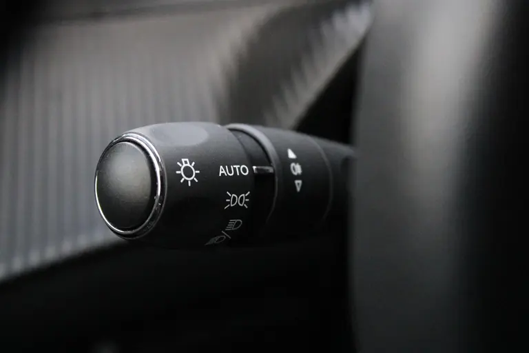Peugeot 208 Allure 1.2 Hybrid 100PK e-DCS6 Automaat Navigatie, Achteruitrijcamera, Stoelverwarming, Adaptieve Cruise Control afbeelding 36