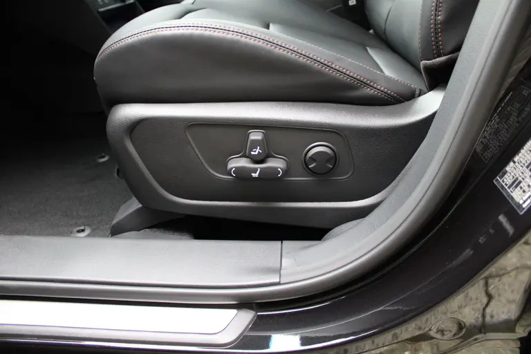 KGM Torres EVX Platinum 73.4 kWh 207pk, Space Black, Warmtepomp, 18"inch LM velgen 7 jaar garantie! afbeelding 10