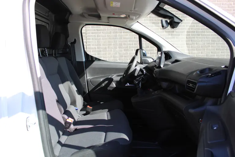 Peugeot Partner 1.5 BlueHDi 100PK S&S L1 Navigatie, Achteruitrijcamera, Trekhaak, Dab, Bluetooth, Parkeersensoren voor & achter afbeelding 29