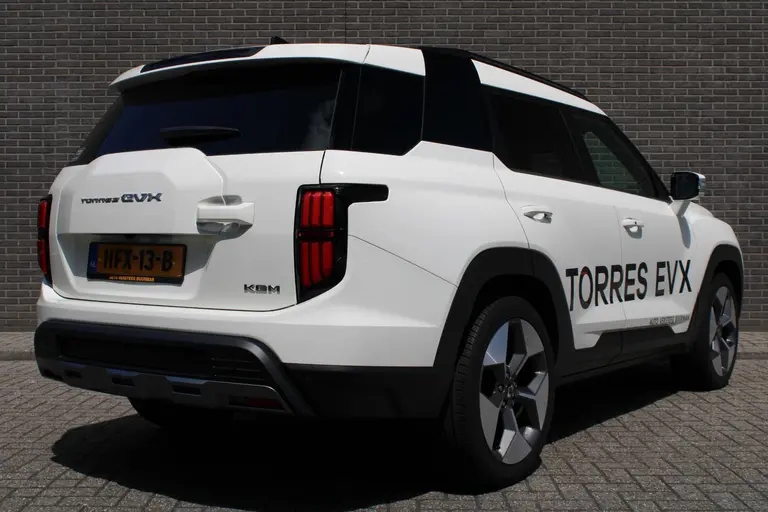 KGM Torres EVX Titanium 73.4 kWh 207pk, Grand White, 20"inch LM velgen Trekgewicht 1.500 KG. 7 jaar garantie! afbeelding 4