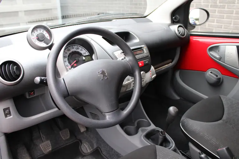 Peugeot 107 1.0-12V XS Radio, Airco, Elektr. Ramen, Toerenteller, 29.000 km! afbeelding 20