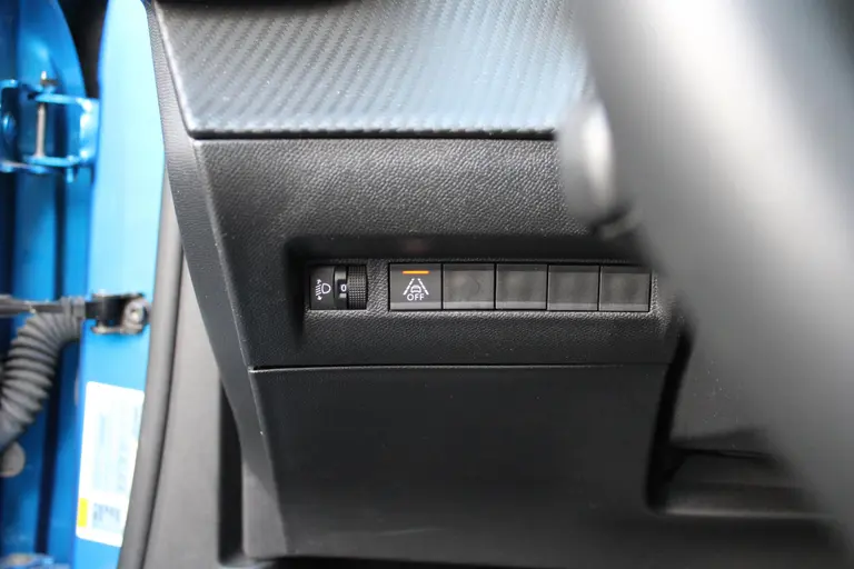 Peugeot e-2008 EV Allure Pack 50 kWh Navigatie, CruiseControl, Keyless Start, Airco, Applecarpl./Andr. Auto afbeelding 9