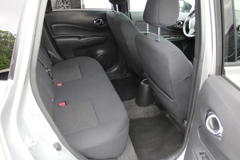 Nissan Note 1.2 Black Edition, All-Seasons, Hoge instap, Navigatie en Cruise Control! afbeelding 11