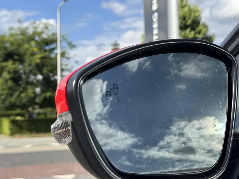 Citroën C3 Shine 1.2 PureTech 82PK Navigatie, Achteruitrijcamera, Keyless, Stoelverwarming, Parkeersensoren afbeelding 8