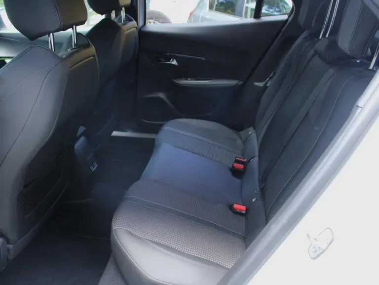 Peugeot 2008 1.2 PureTech GT-Line afbeelding 41