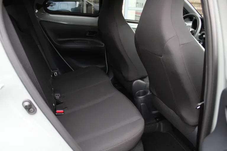 Toyota Aygo X 1.0 VVT-i S-CVT Pulse 73PK Automaat Achteruitrijcamera, Cruise Control Adaptief, Stoelverwarming, Draadloos Apple Carplay/Android Auto afbeelding 20