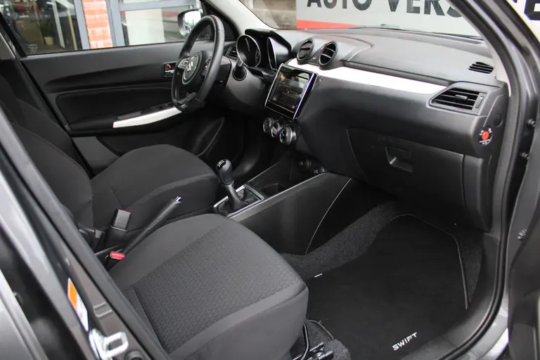 Suzuki Swift 1.2 Stijl 90PK Smart Hybrid Adaptieve Cruise Control, Stoelverwarming, Airco Automatisch, Achteruitrijcamera, Navigatie afbeelding 21