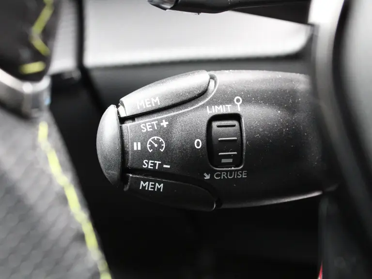 Peugeot 208 GT 1.2 PureTech 100PK EAT8 Automaat Navigatie, Trekhaak Afneembaar, Achteruitrijcamera, Stoelverwarming, Cruise Control, Climate Control afbeelding 25